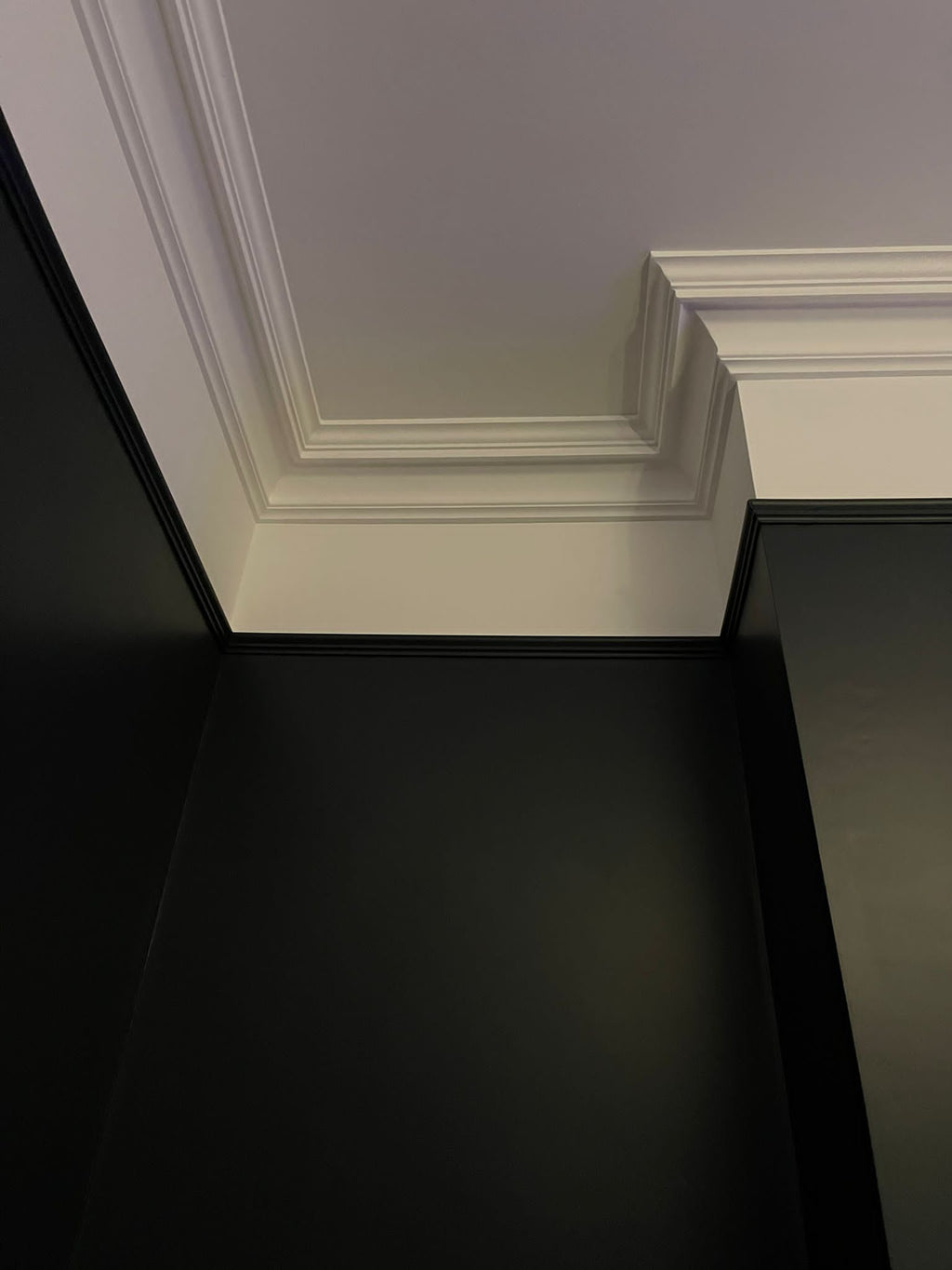 Large Victorian Swan Neck Cornice LPM03 155mm x 155mm