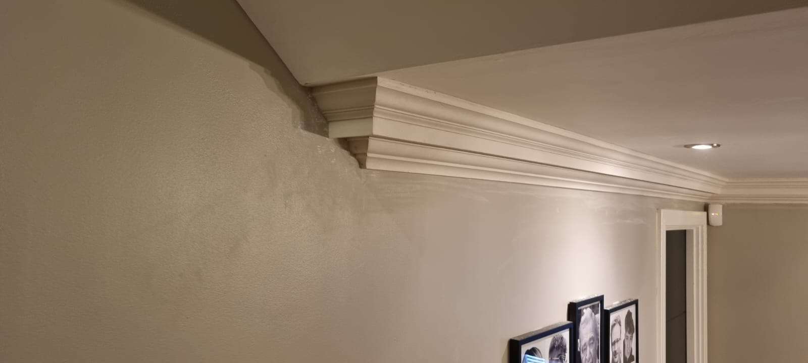Medium Georgian Classical Plaster Cornice 120mm x 120mm LPMC06